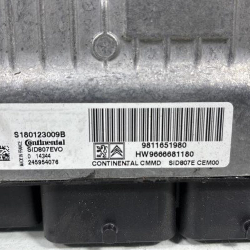 Calculateur moteur PEUGEOT 3008 1 Photo n°2