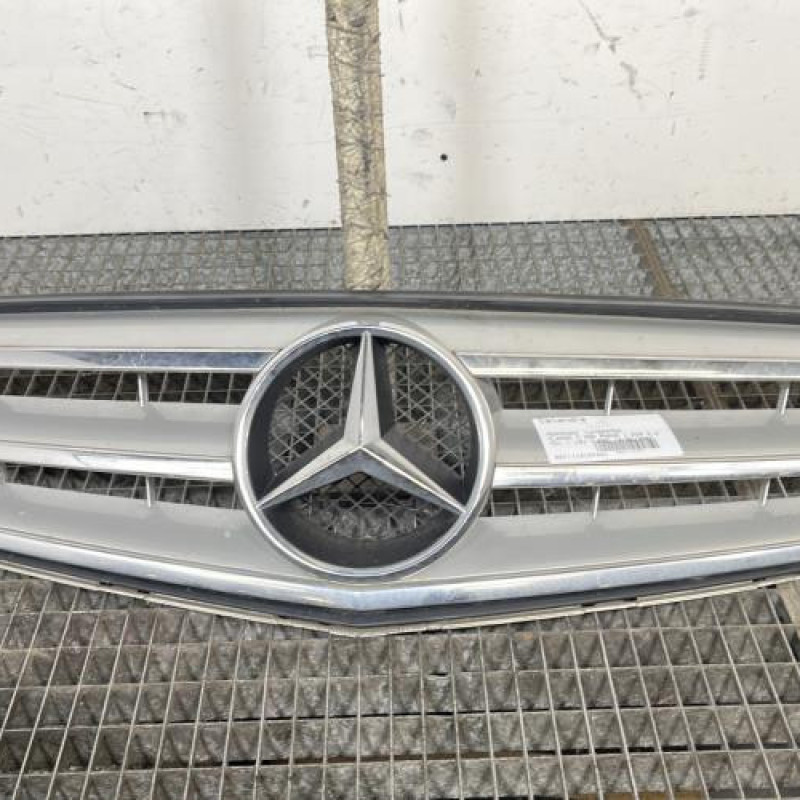 Calandre MERCEDES CLASSE C 204 Photo n°1