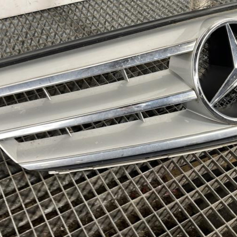 Calandre MERCEDES CLASSE C 204 Photo n°2