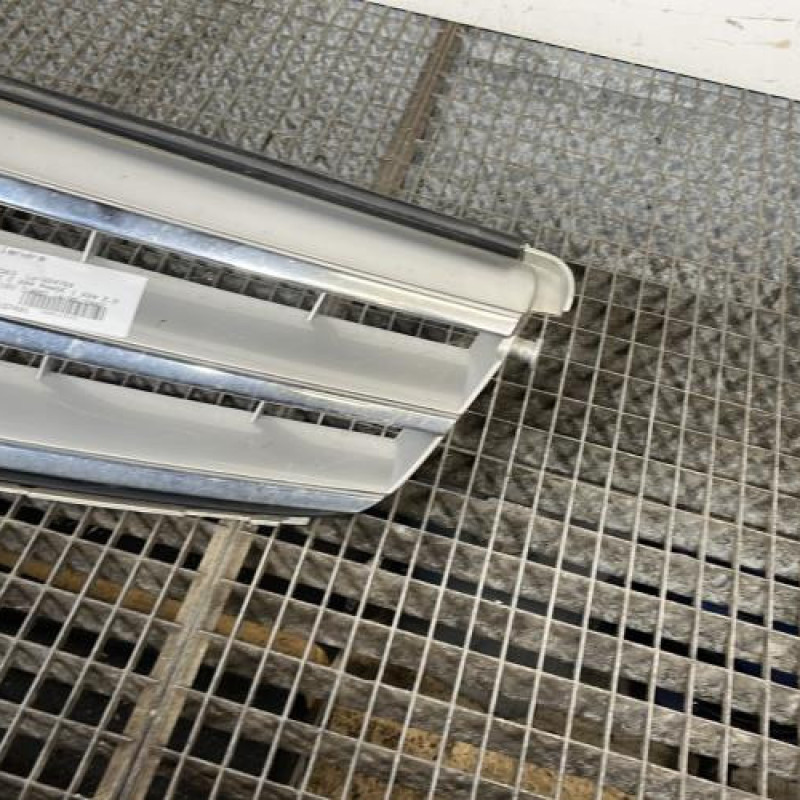 Calandre MERCEDES CLASSE C 204 Photo n°3