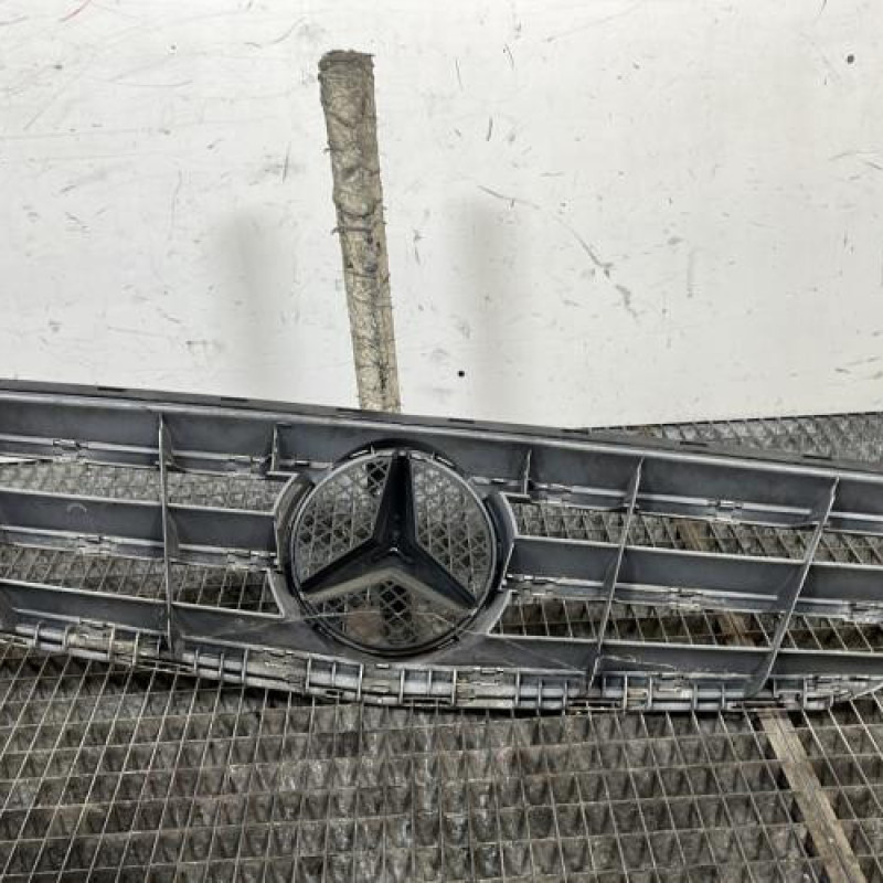 Calandre MERCEDES CLASSE C 204 Photo n°4