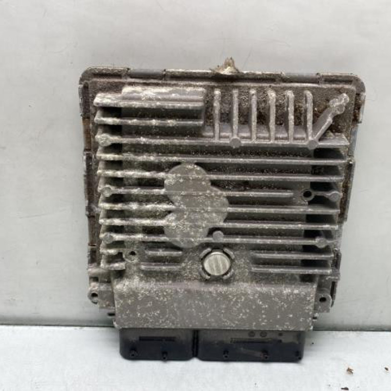 Calculateur moteur VOLKSWAGEN GOLF 6 Photo n°1