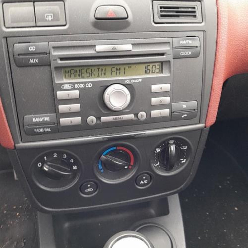 Aile avant gauche FORD FIESTA 5 Photo n°10