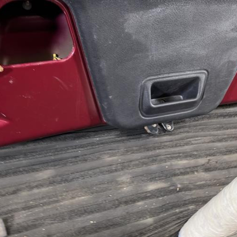 Malle/Hayon arriere CITROEN SAXO Photo n°10