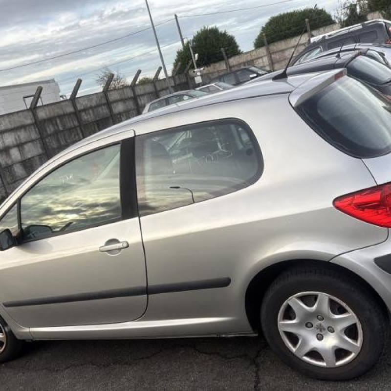 Pare choc arriere PEUGEOT 307 Photo n°16