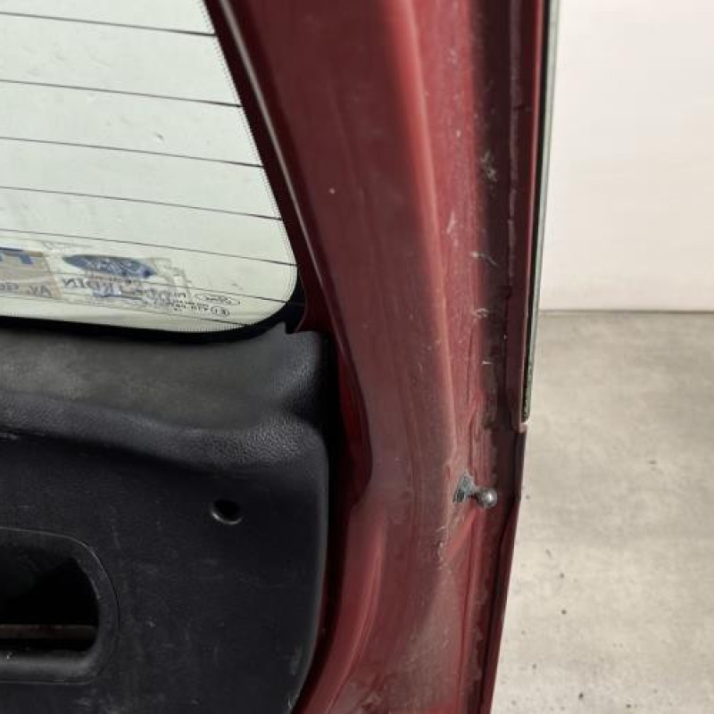 Malle/Hayon arriere FORD FIESTA 5 Photo n°8