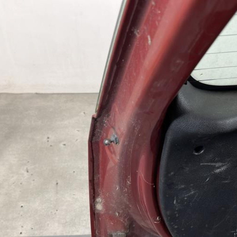 Malle/Hayon arriere FORD FIESTA 5 Photo n°9