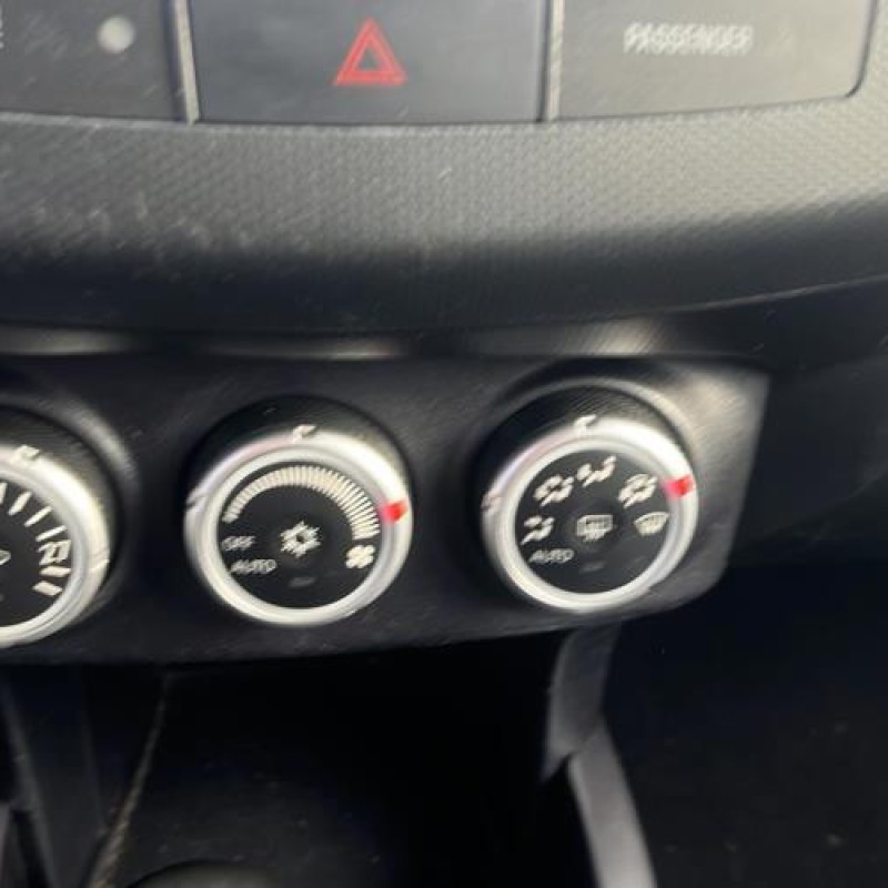 Plage arriere CITROEN C-CROSSER Photo n°15