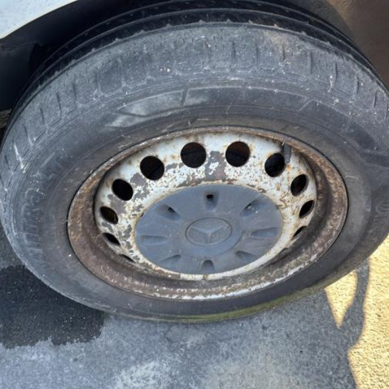 Pretensionneur de ceinture avant droit MERCEDES VITO 639 Photo n°13