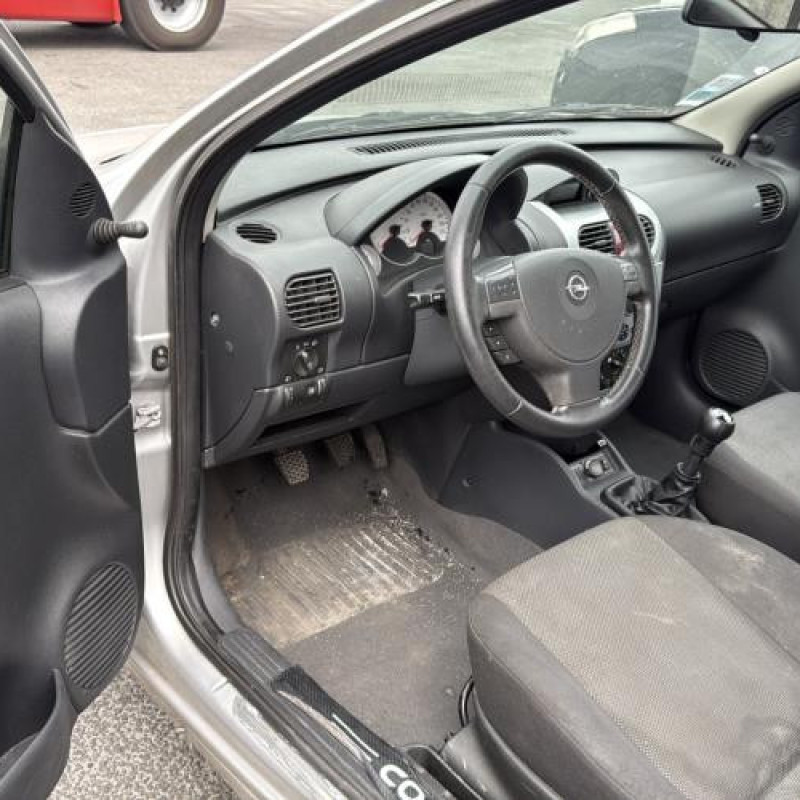 Arret de porte avant gauche OPEL CORSA C Photo n°18