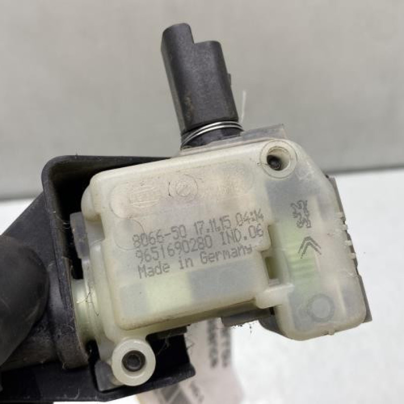 Actionneur verrou trappe d'essence DS DS4 1 Photo n°4