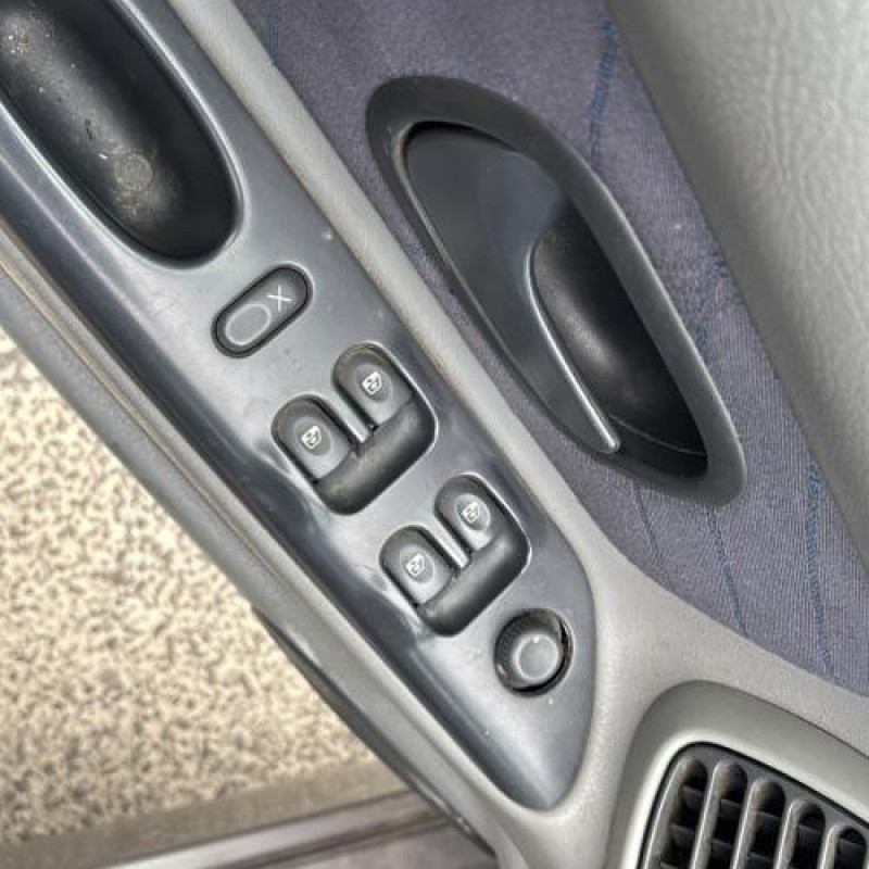 Porte avant droit RENAULT LAGUNA 1 Photo n°14