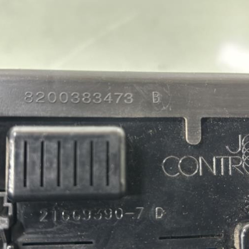 Boitier UCH RENAULT CLIO 3 Photo n°3