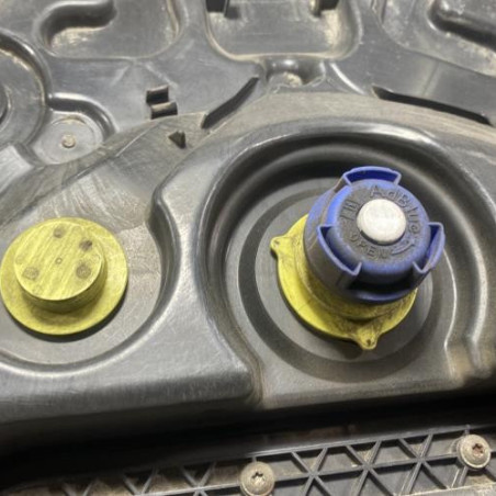 Reservoir AdBlue PEUGEOT 2008 1