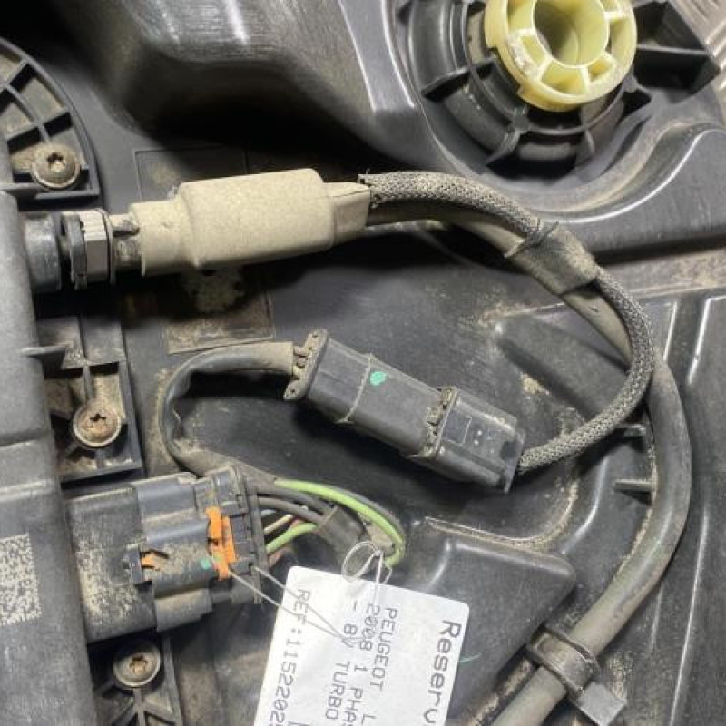 Reservoir AdBlue PEUGEOT 2008 1 Photo n°3