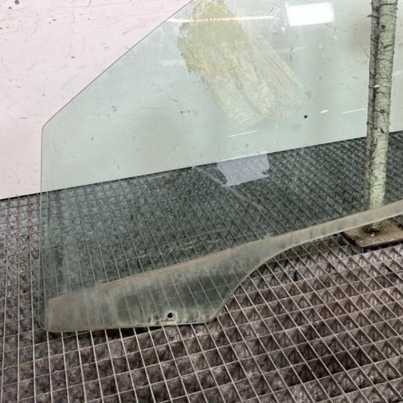 Vitre avant gauche FORD FIESTA 5 Photo n°2