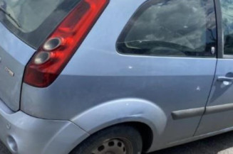 Vitre avant gauche FORD FIESTA 5