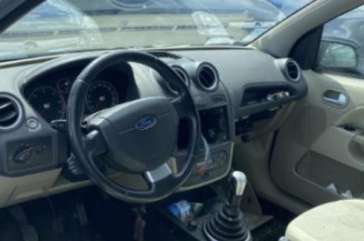 Vitre avant gauche FORD FIESTA 5