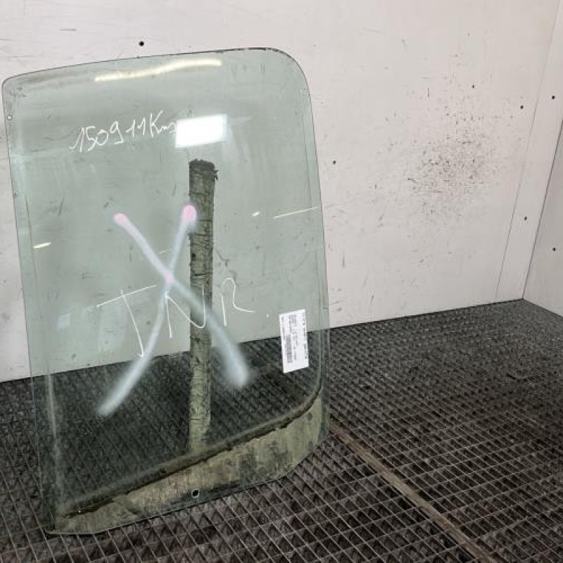 Vitre avant gauche PEUGEOT BOXER 1 Photo n°2