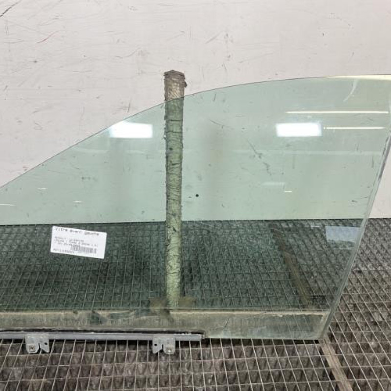 Vitre avant gauche RENAULT LAGUNA 1 Photo n°1