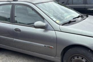 Vitre avant gauche RENAULT LAGUNA 1