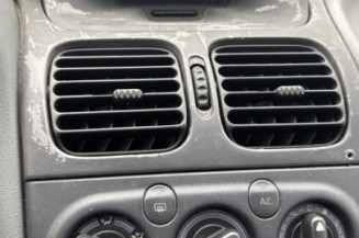 Vitre avant gauche RENAULT LAGUNA 1