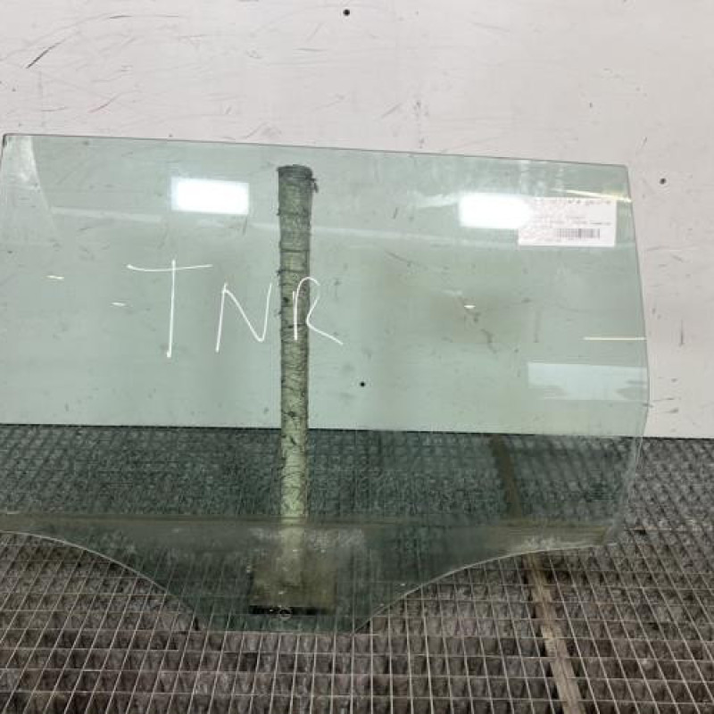 Vitre arriere gauche VOLKSWAGEN PASSAT 7 Photo n°1