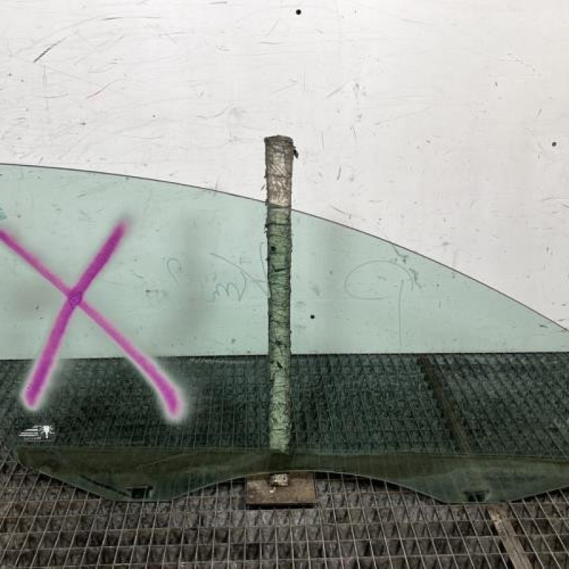 Vitre avant gauche VOLKSWAGEN PASSAT 7 Photo n°4