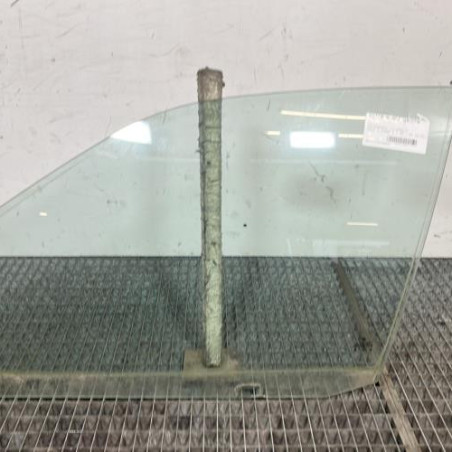 Vitre avant gauche VOLKSWAGEN POLO 3 Photo n°1