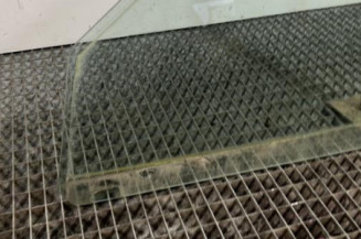 Vitre avant gauche VOLKSWAGEN POLO 3