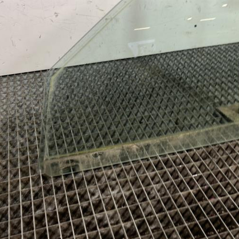 Vitre avant gauche VOLKSWAGEN POLO 3 Photo n°2