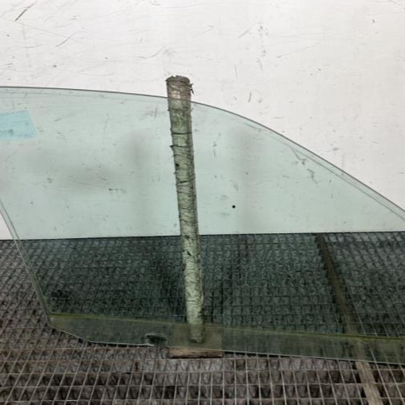 Vitre avant gauche VOLKSWAGEN POLO 3 Photo n°4