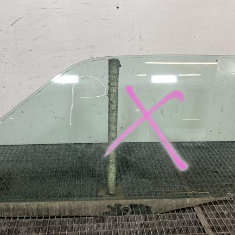 Vitre avant gauche CITROEN SAXO Photo n°1