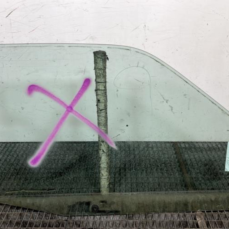 Vitre avant gauche CITROEN SAXO Photo n°4