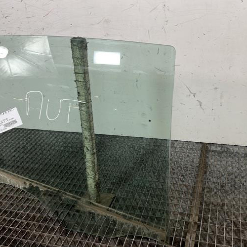 Vitre arriere droit RENAULT CLIO 3 Photo n°2