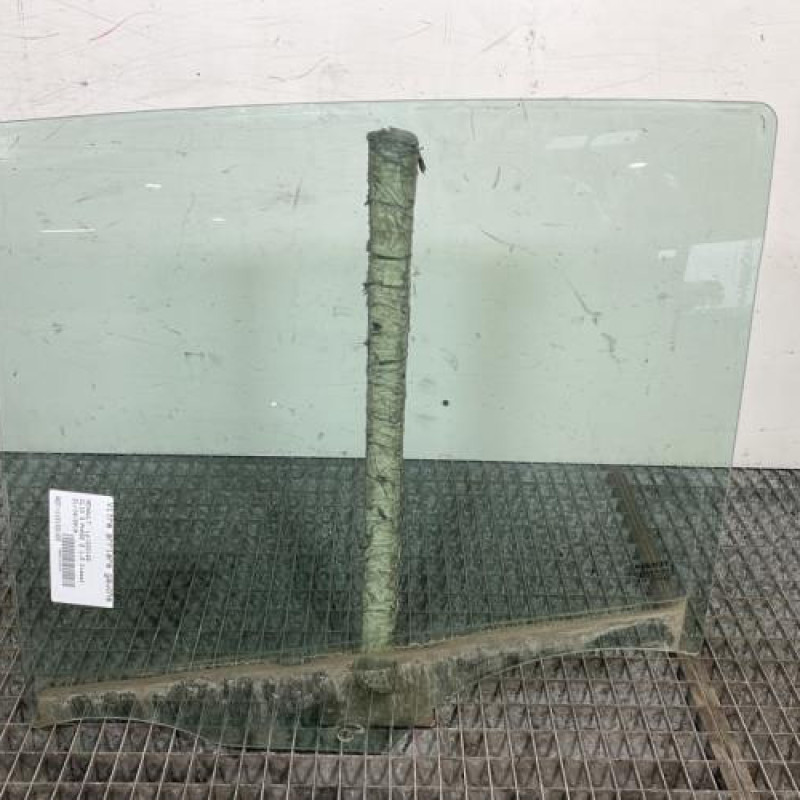 Vitre arriere gauche RENAULT CLIO 3 Photo n°1