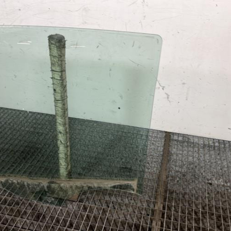 Vitre arriere gauche RENAULT CLIO 3 Photo n°3