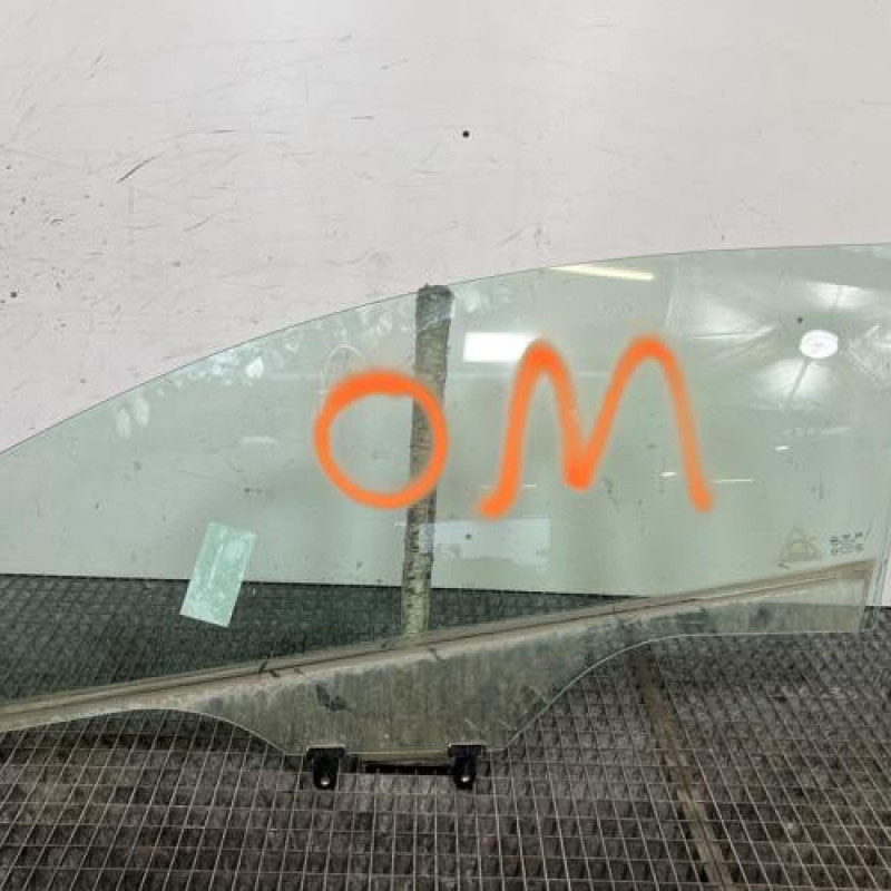 Vitre avant gauche KIA RIO 3 Photo n°1