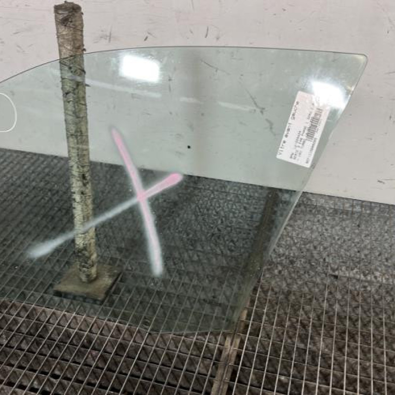 Vitre avant gauche BMW SERIE 3 E46 Photo n°3