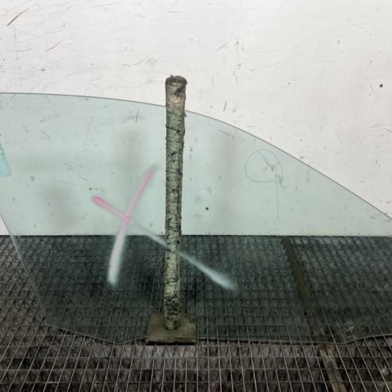 Vitre avant gauche BMW SERIE 3 E46 Photo n°4