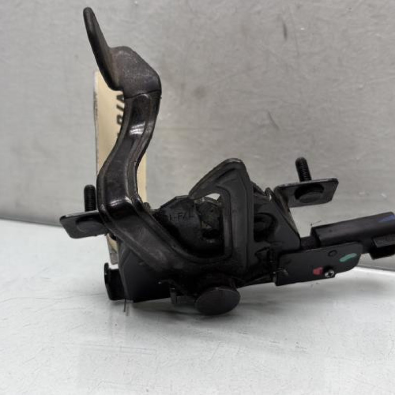 Fermeture de capot HYUNDAI I 20 1 Photo n°1