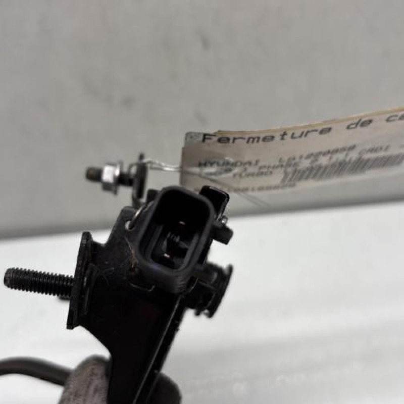 Fermeture de capot HYUNDAI I 20 1 Photo n°3