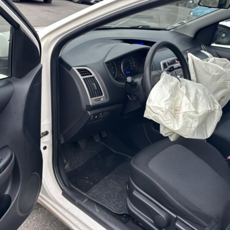 Fermeture de capot HYUNDAI I 20 1 Photo n°12