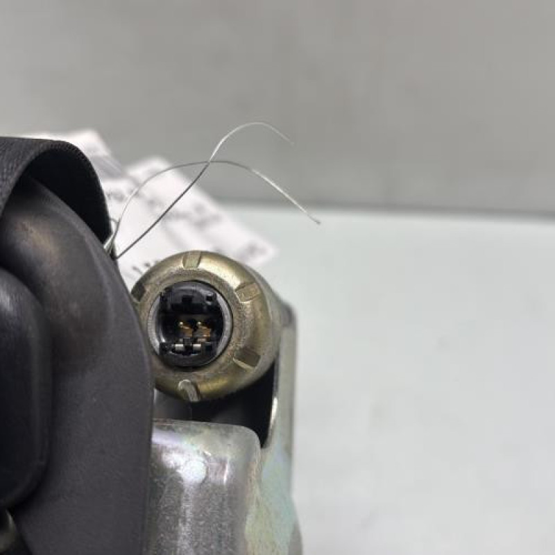 Pretensionneur de ceinture avant droit PEUGEOT 107 Photo n°4