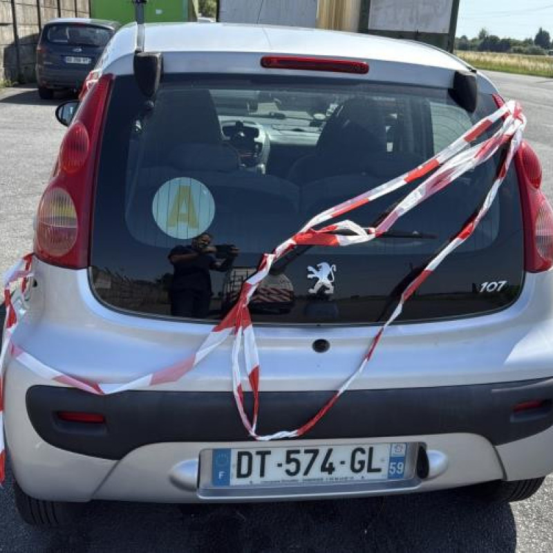 Pretensionneur de ceinture avant droit PEUGEOT 107 Photo n°9