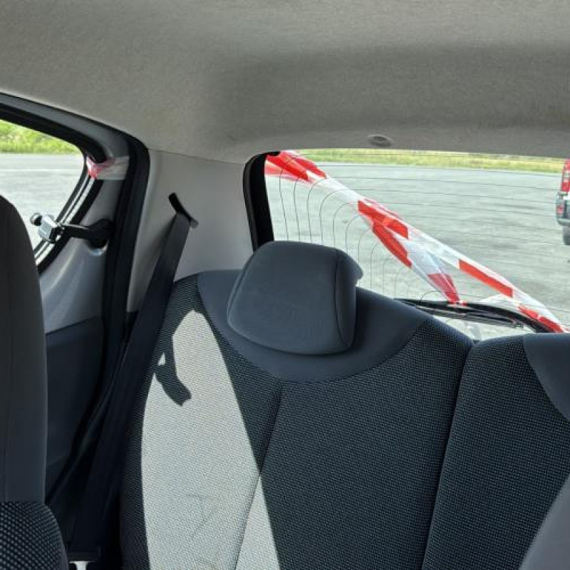 Pretensionneur de ceinture avant droit PEUGEOT 107 Photo n°16