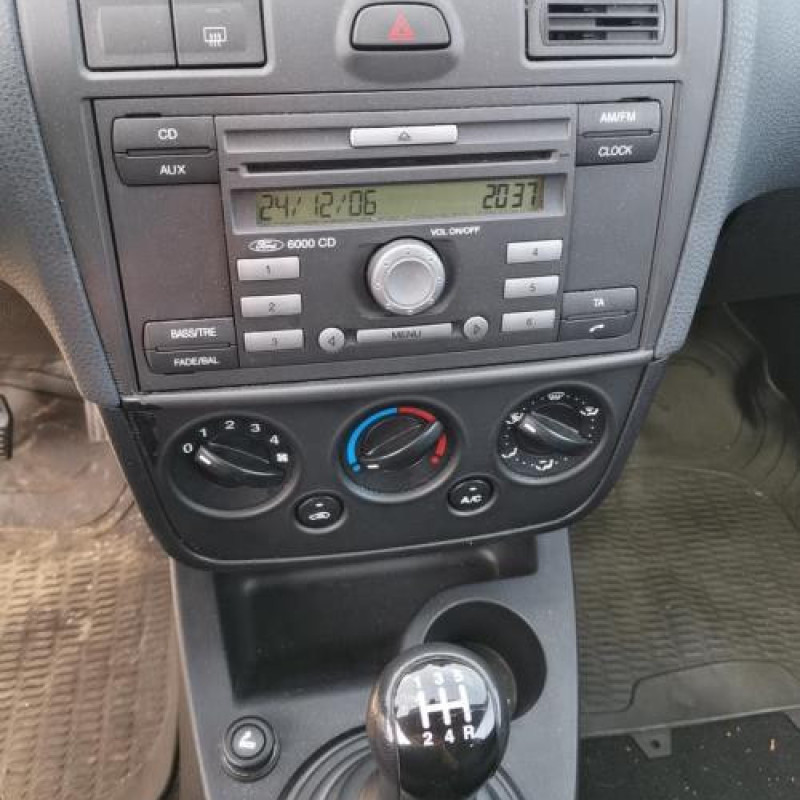 Aile avant gauche FORD FIESTA 5 Photo n°9