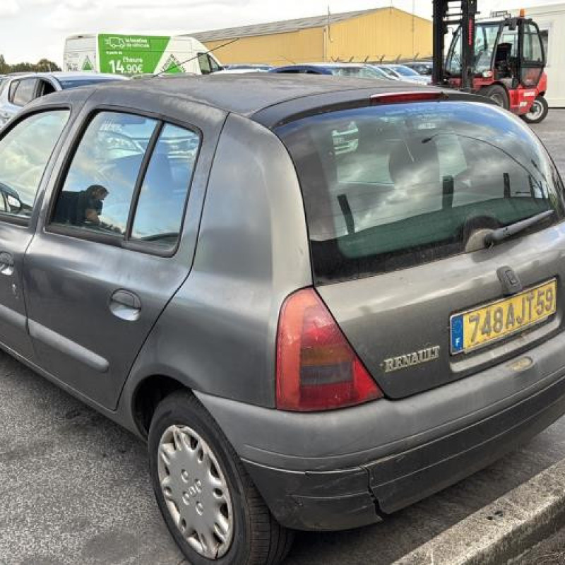 Calandre RENAULT CLIO 2 Photo n°8