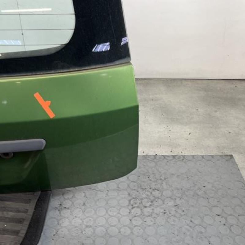 Malle/Hayon arriere FORD FIESTA 5 Photo n°5