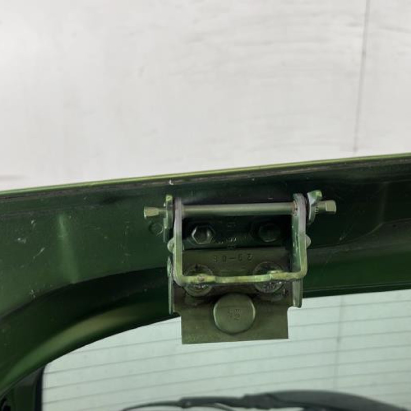 Malle/Hayon arriere FORD FIESTA 5 Photo n°7